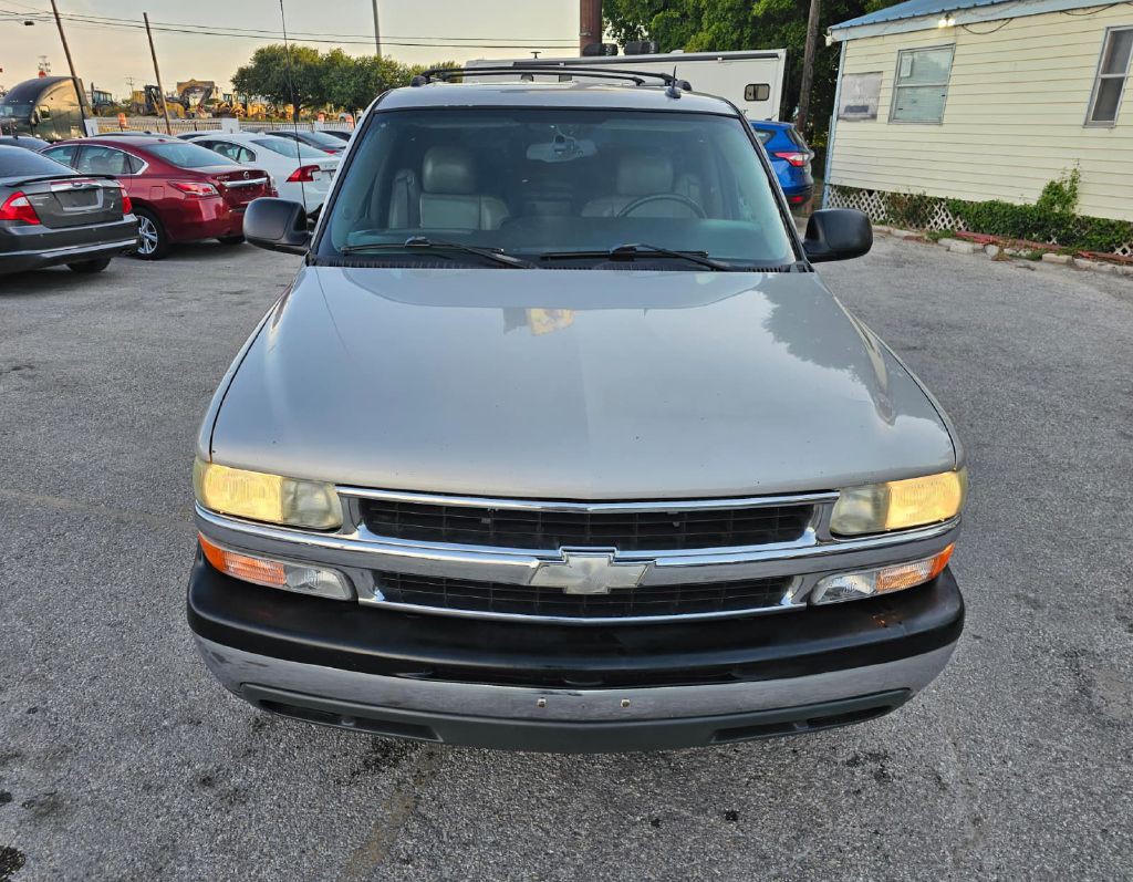 2005 Chevrolet Suburban Image 3