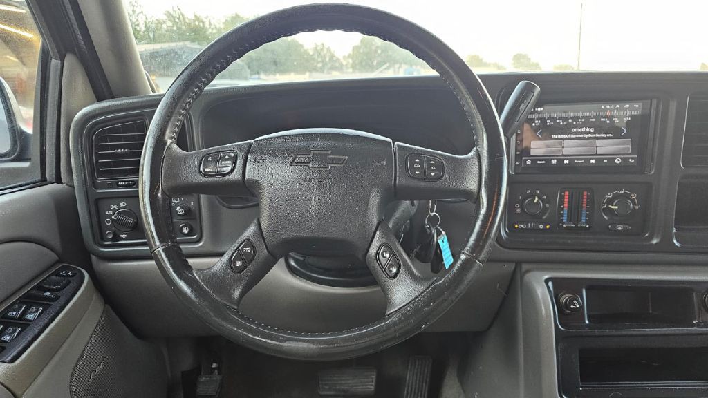 2005 Chevrolet Suburban Image 8