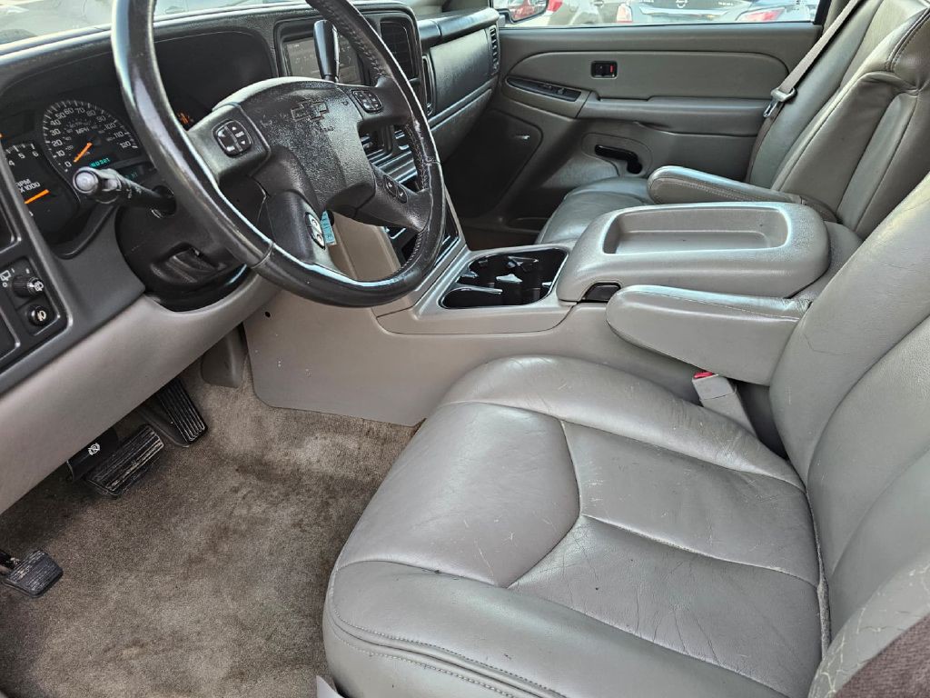 2005 Chevrolet Suburban Image 13