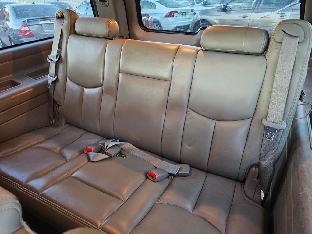 2005 Chevrolet Suburban Image 15
