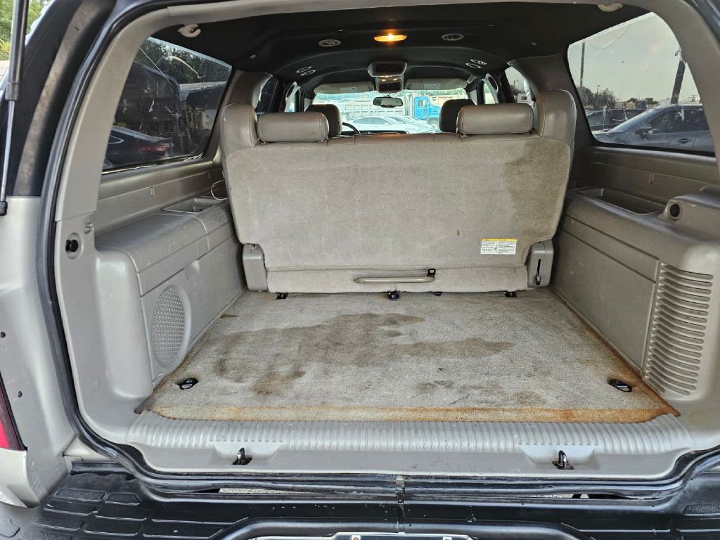 2005 Chevrolet Suburban Image 16
