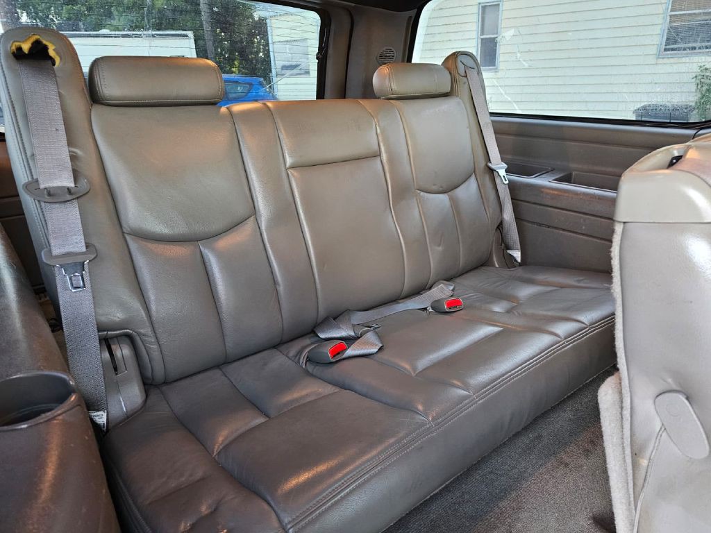 2005 Chevrolet Suburban Image 18