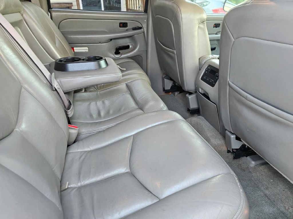2005 Chevrolet Suburban Image 19