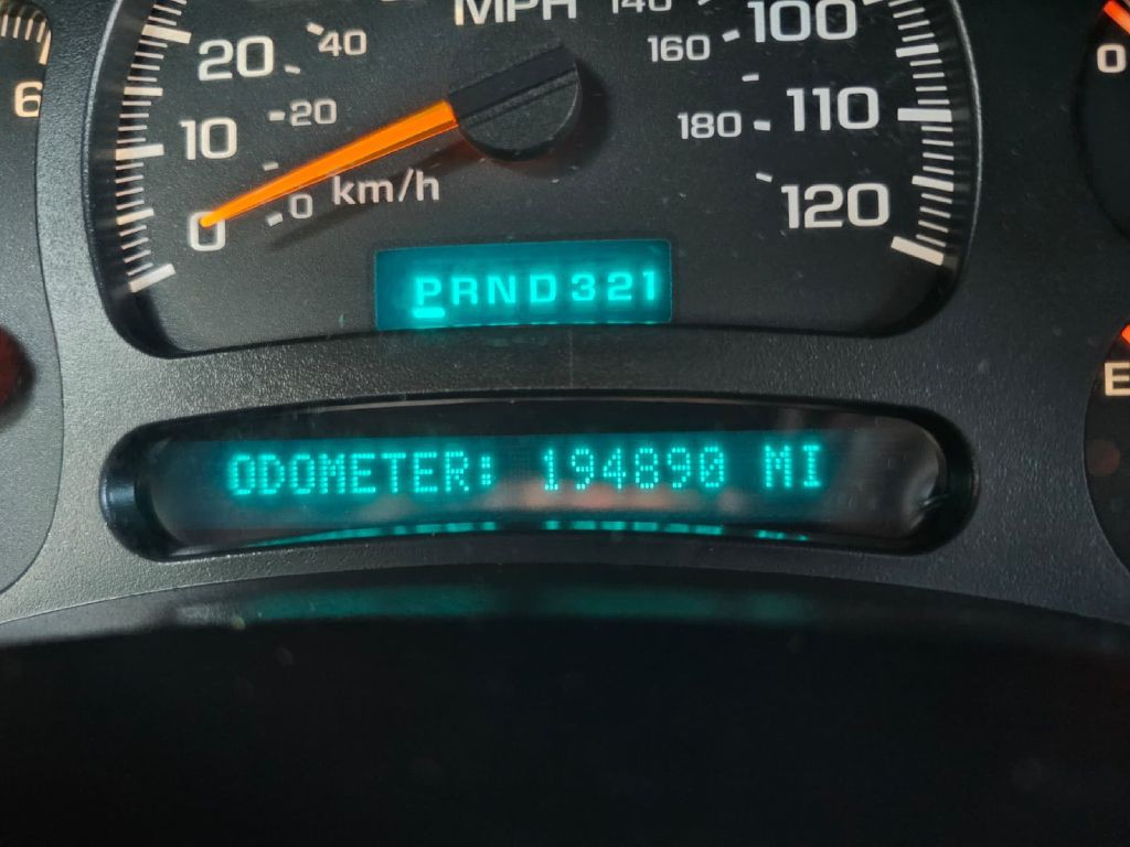 2005 Chevrolet Suburban Image 24