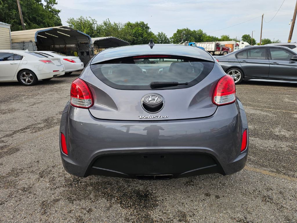 2016 Hyundai Veloster Image 4