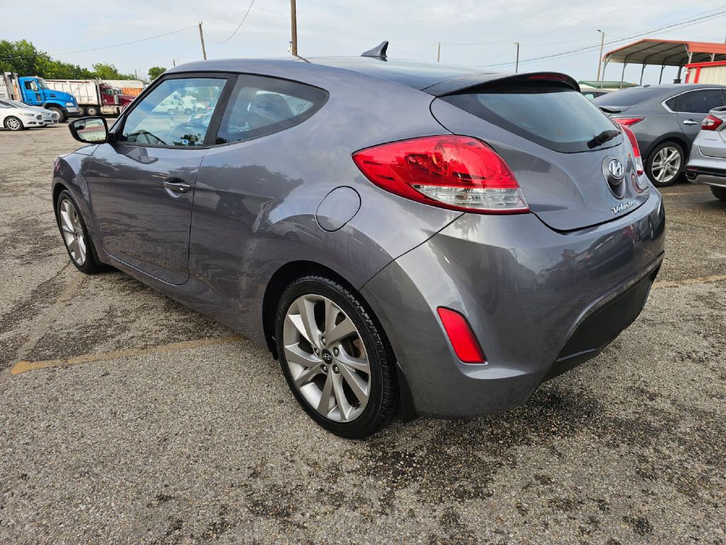 2016 Hyundai Veloster Image 6