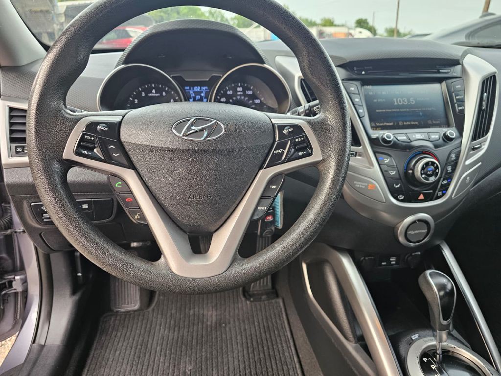 2016 Hyundai Veloster Image 8