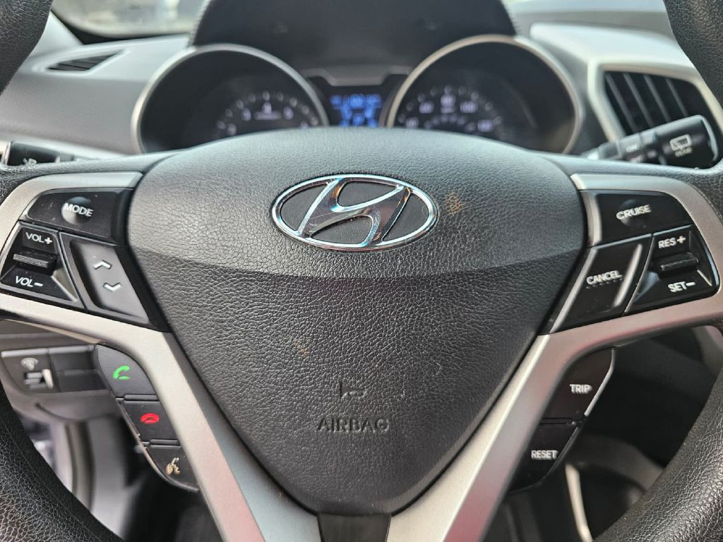 2016 Hyundai Veloster Image 9