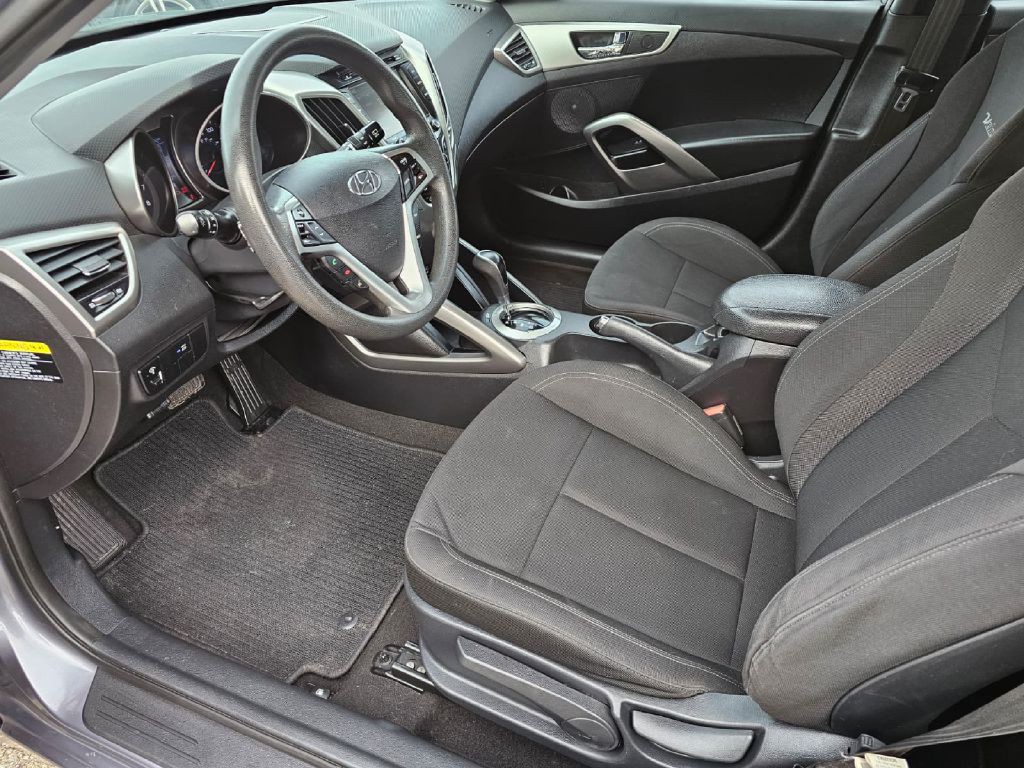 2016 Hyundai Veloster Image 11