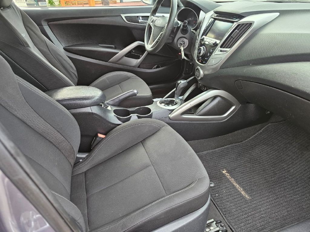 2016 Hyundai Veloster Image 13