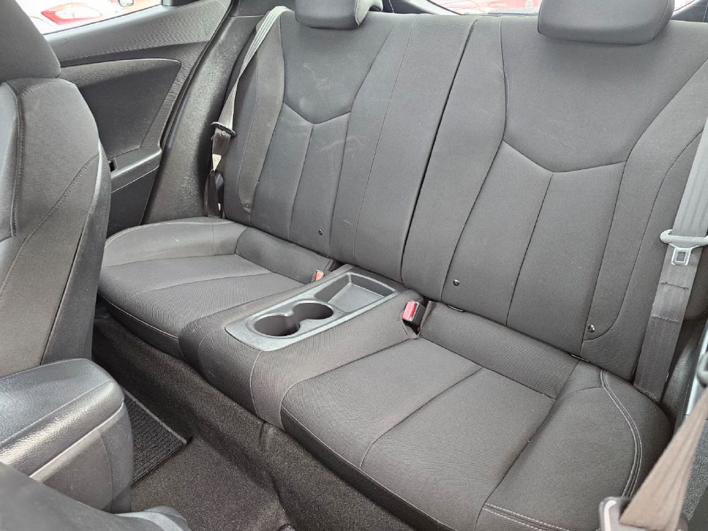 2016 Hyundai Veloster Image 14