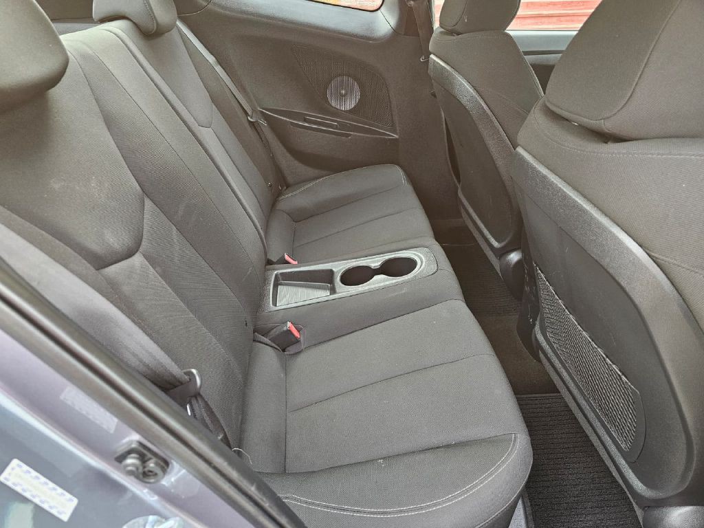 2016 Hyundai Veloster Image 15