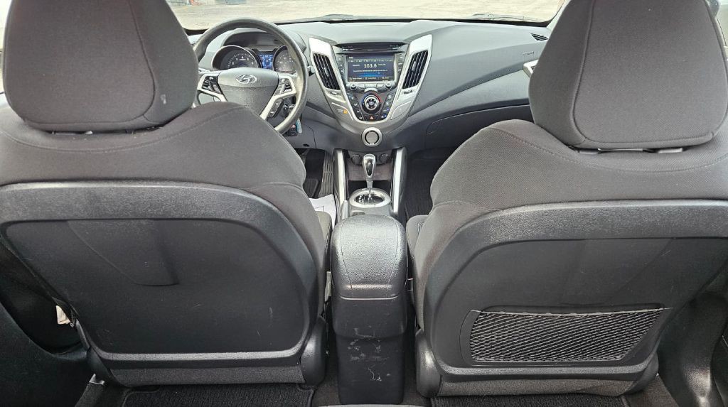 2016 Hyundai Veloster Image 16