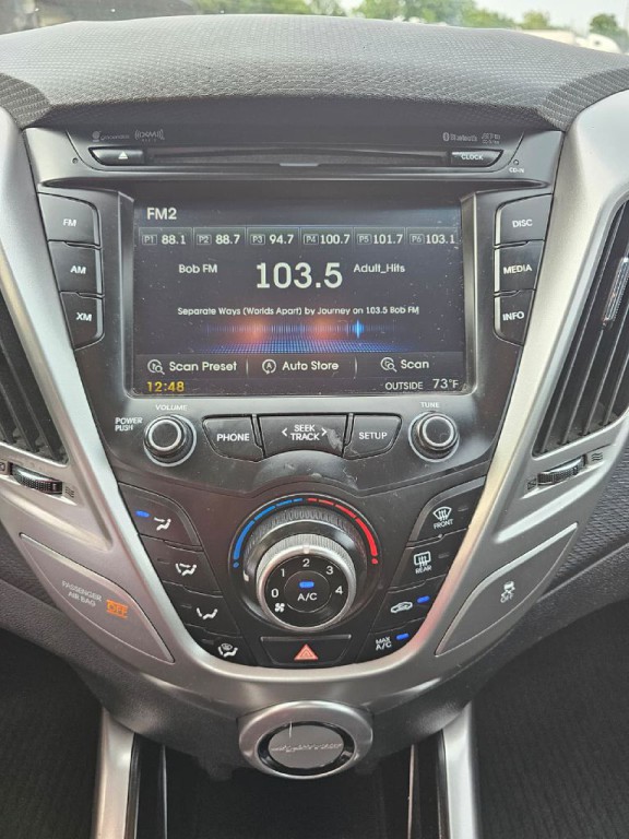 2016 Hyundai Veloster Image 17