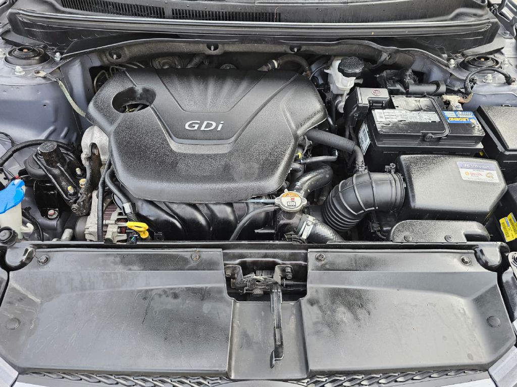 2016 Hyundai Veloster Image 18