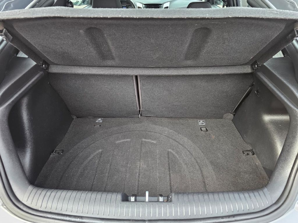 2016 Hyundai Veloster Image 19