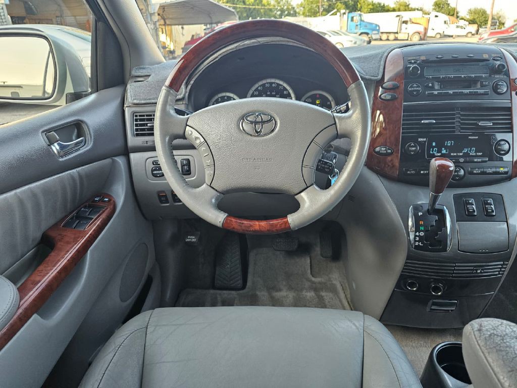 2005 Toyota Sienna Image 8