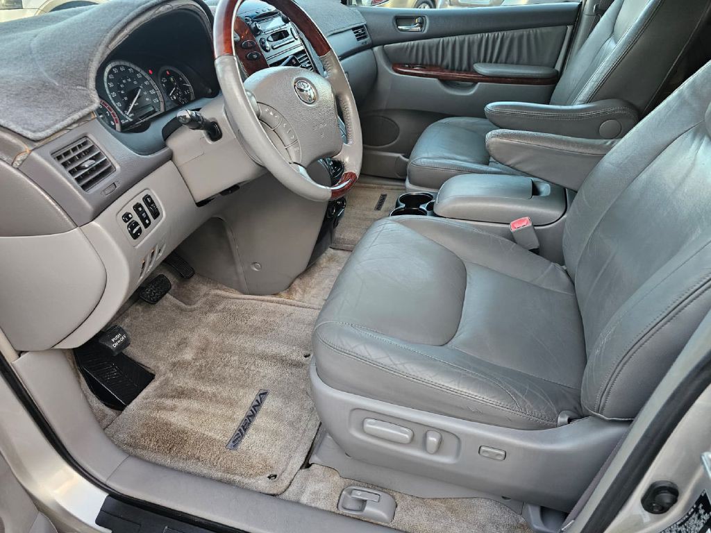 2005 Toyota Sienna Image 9