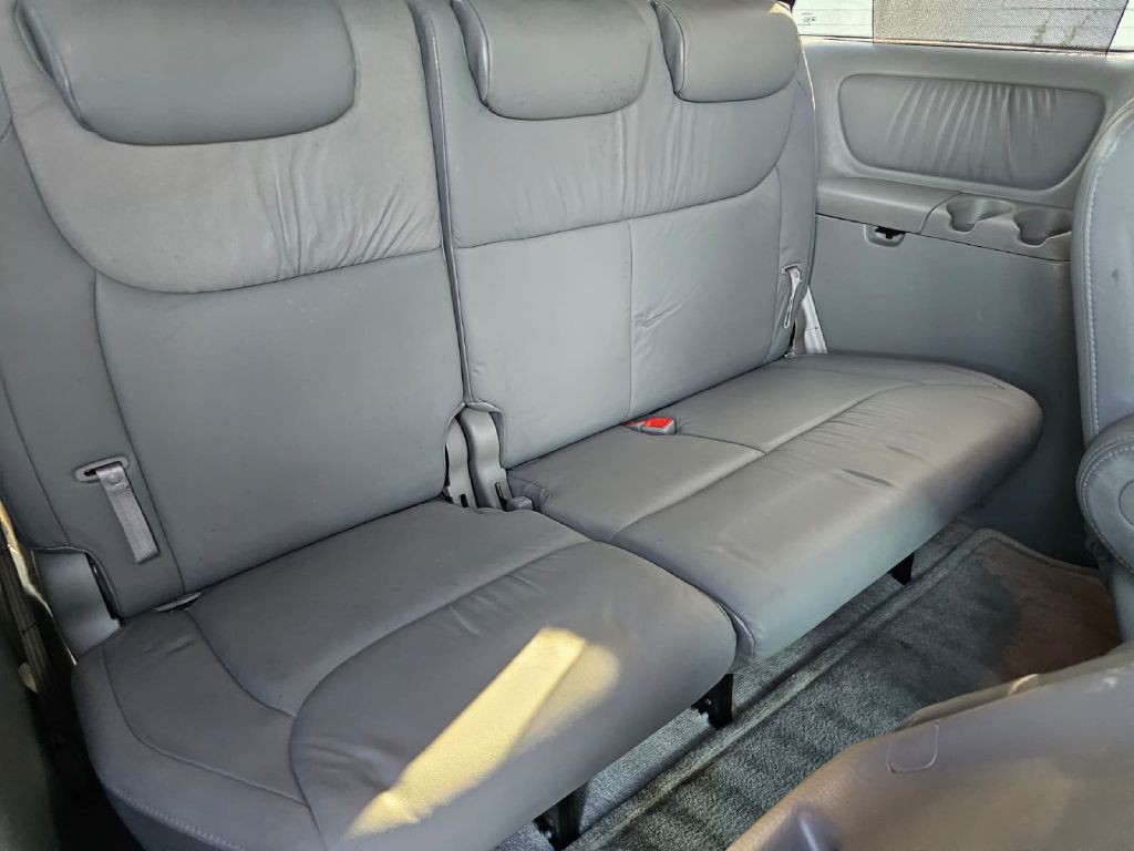 2005 Toyota Sienna Image 12