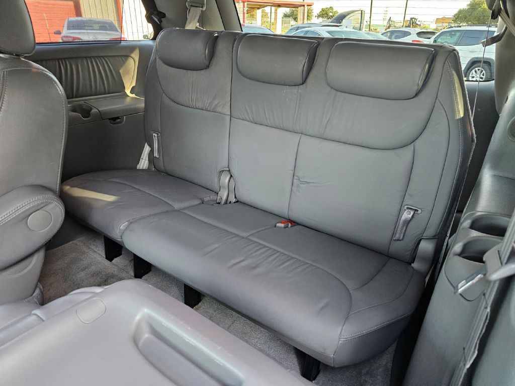 2005 Toyota Sienna Image 13