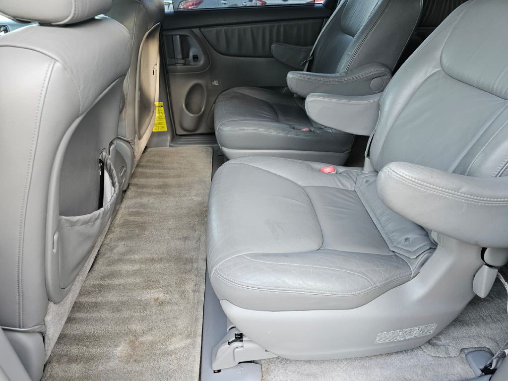 2005 Toyota Sienna Image 14