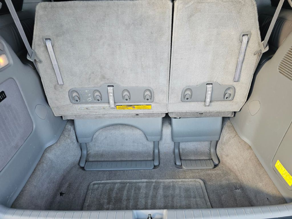 2005 Toyota Sienna Image 16
