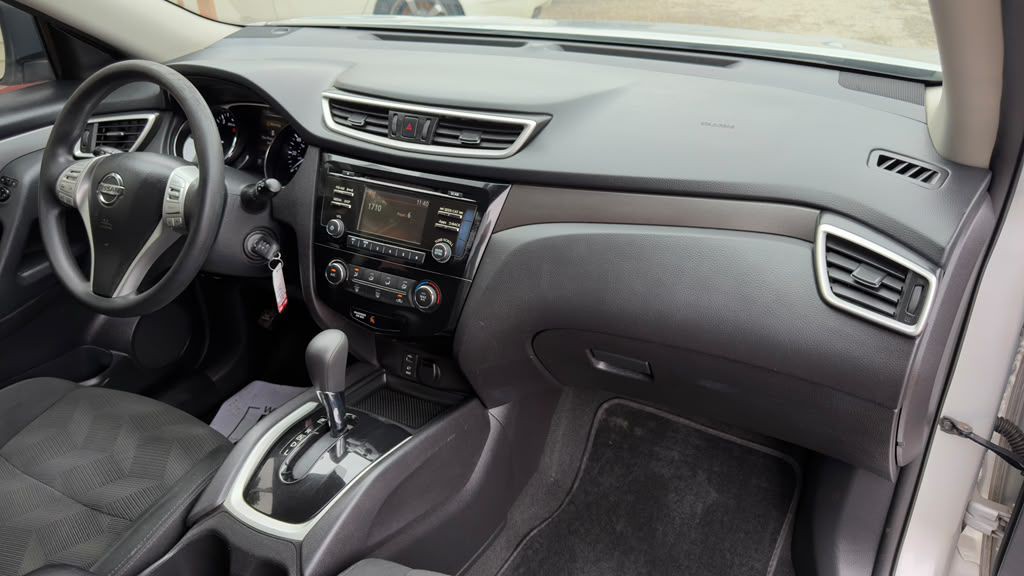 2016 Nissan Rogue Image 8