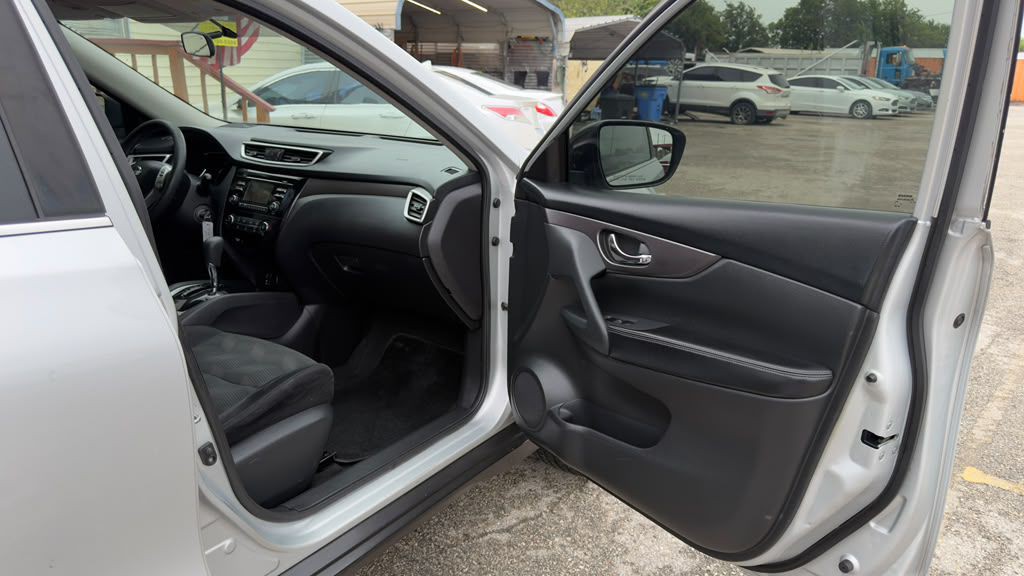 2016 Nissan Rogue Image 11