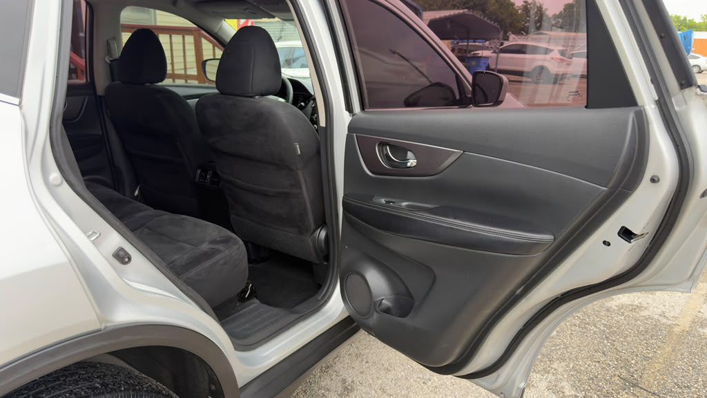 2016 Nissan Rogue Image 17