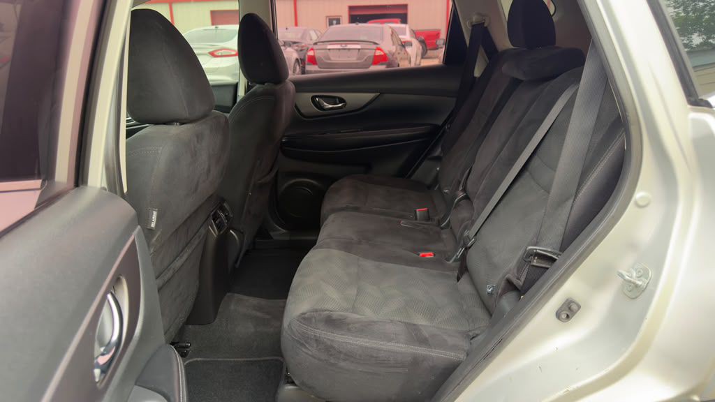 2016 Nissan Rogue Image 18