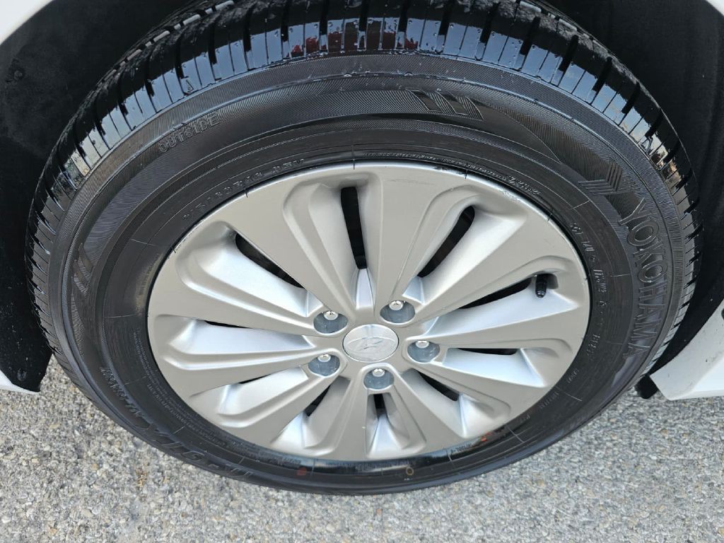 2017 Hyundai Sonata Image 17