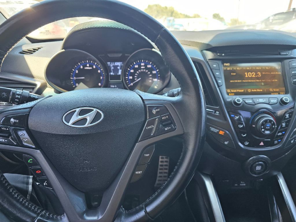 2014 Hyundai Veloster Image 8
