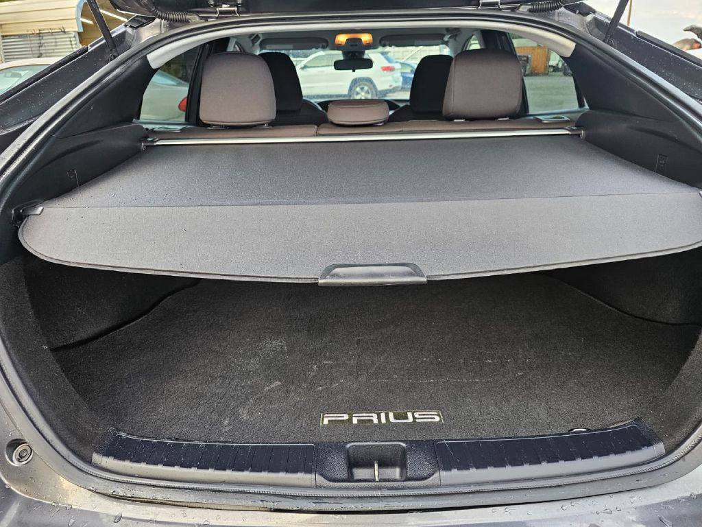 2019 Toyota Prius Image 12