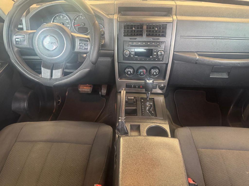 2012 Jeep Liberty Image 8