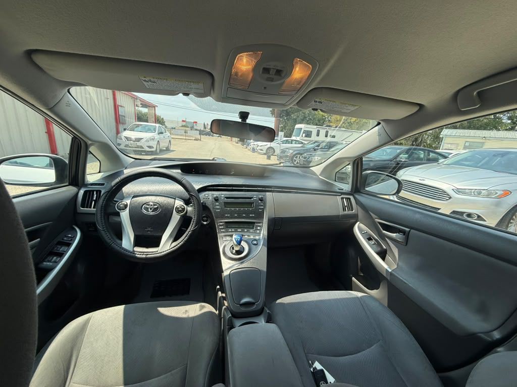 2010 Toyota Prius Image 11