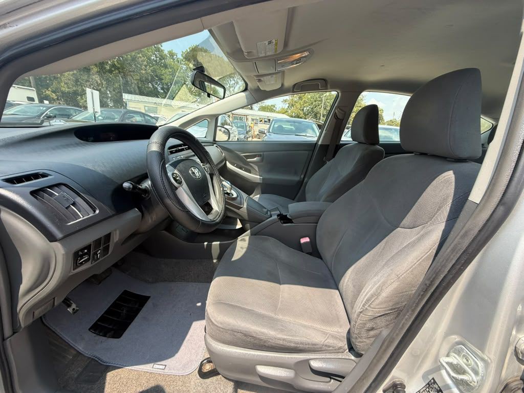 2010 Toyota Prius Image 12