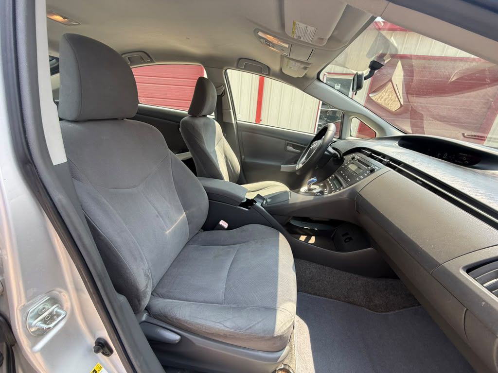 2010 Toyota Prius Image 14