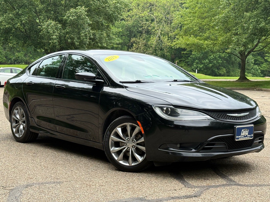 2015 Chrysler 200 Image 2