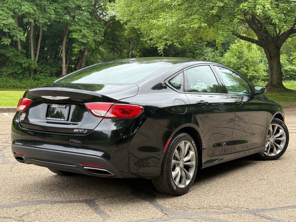 2015 Chrysler 200 Image 3