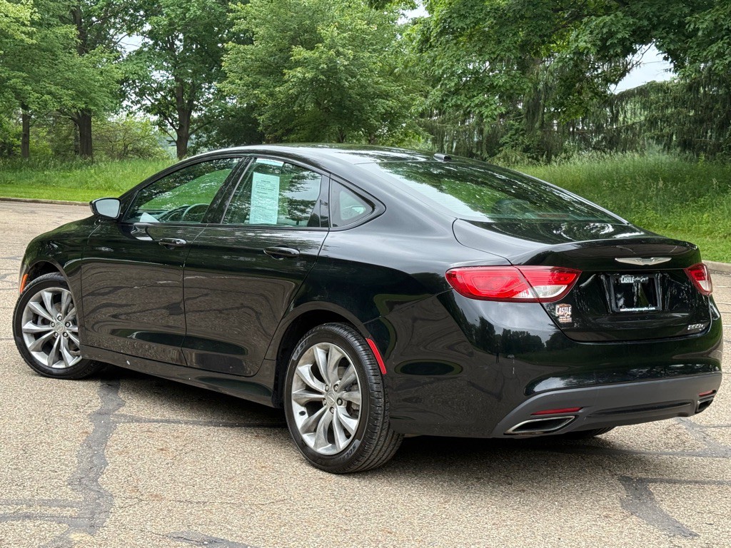 2015 Chrysler 200 Image 4