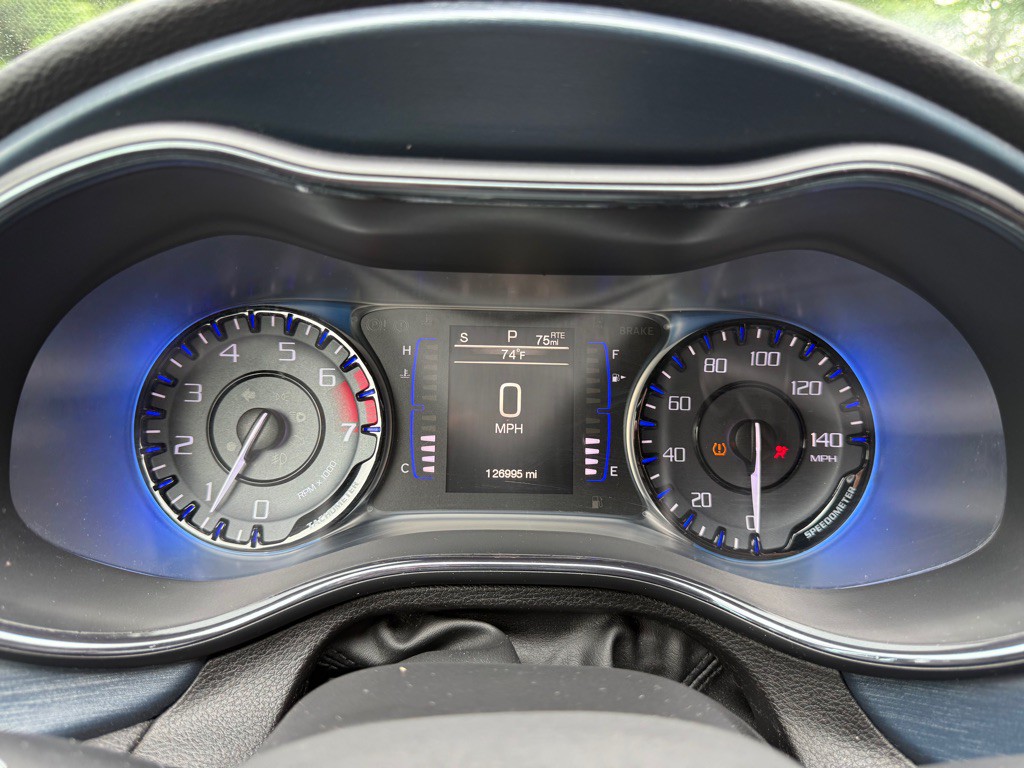 2015 Chrysler 200 Image 5