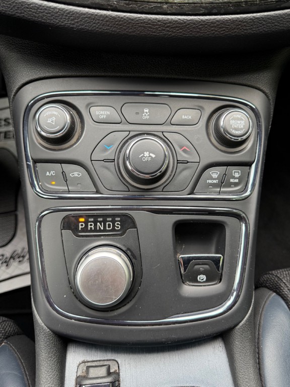 2015 Chrysler 200 Image 8