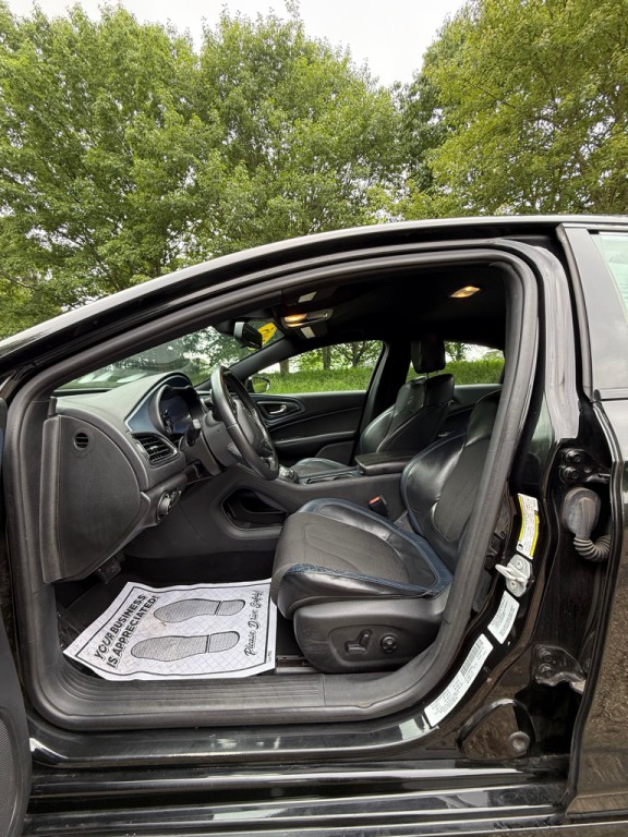 2015 Chrysler 200 Image 12