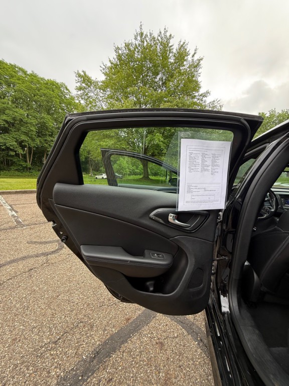 2015 Chrysler 200 Image 14