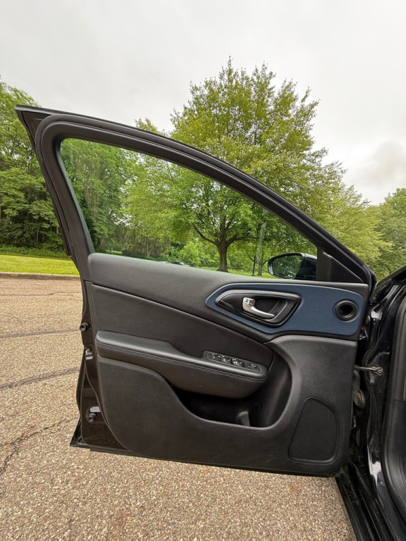 2015 Chrysler 200 Image 15