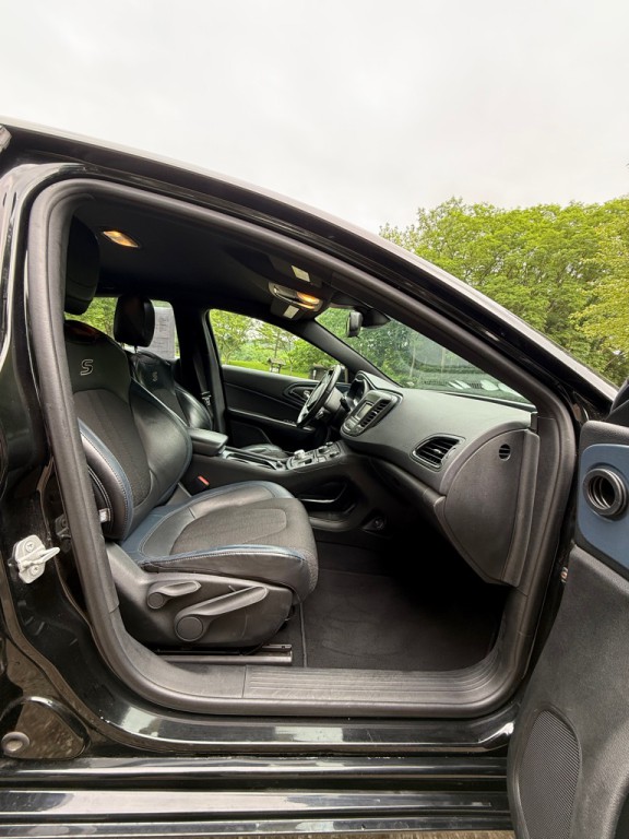 2015 Chrysler 200 Image 19