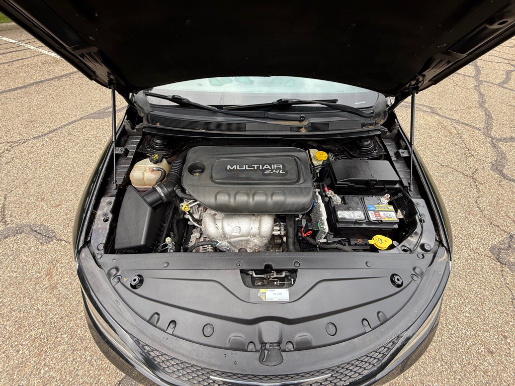 2015 Chrysler 200 Image 21