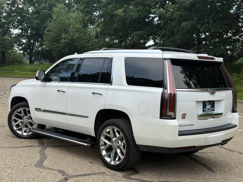 2017 Cadillac Escalade Image 3