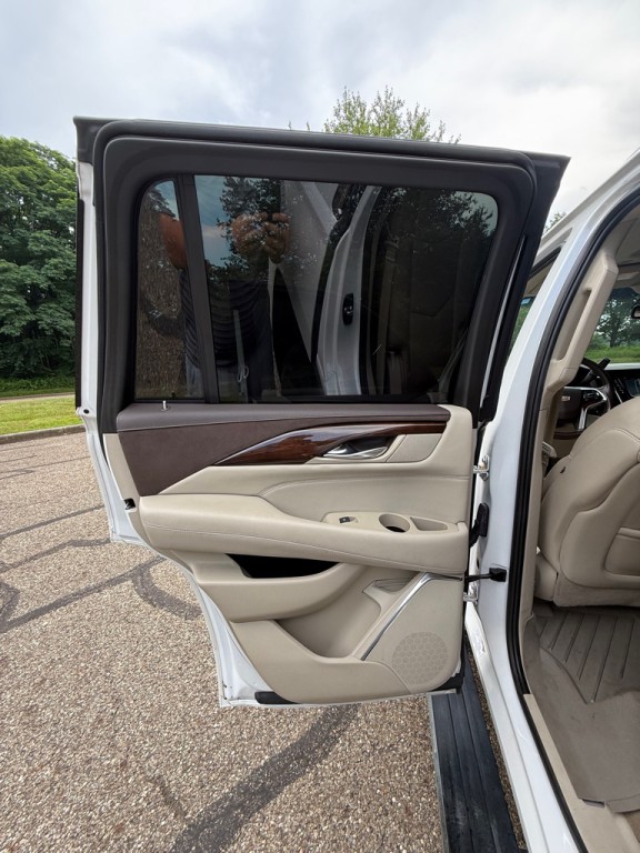 2017 Cadillac Escalade Image 15