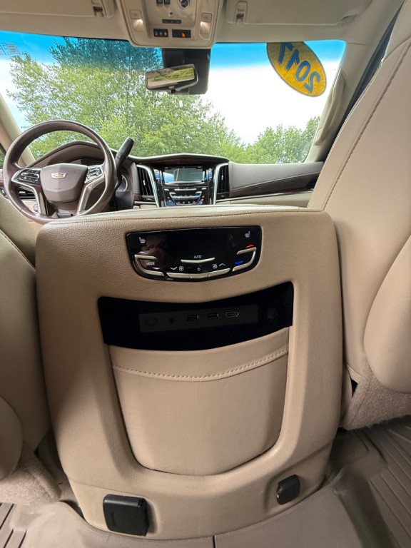 2017 Cadillac Escalade Image 16